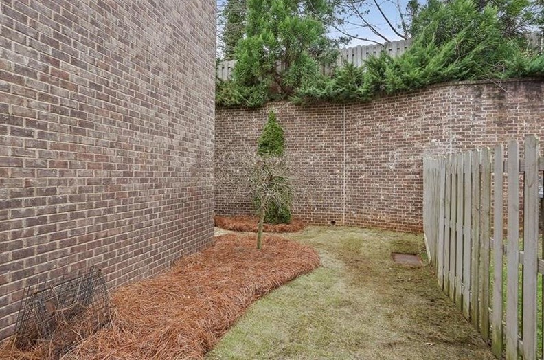 316 Vly Brk Way, Atlanta GA 30319-5241 exterior