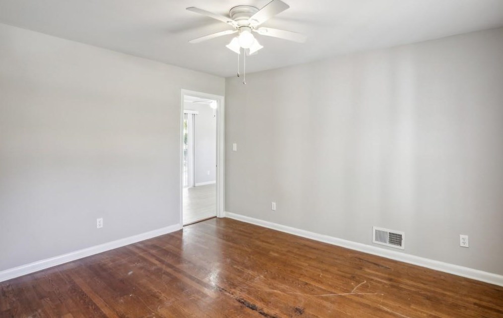 1659 Spruce Vly Dr, Decatur GA exterior