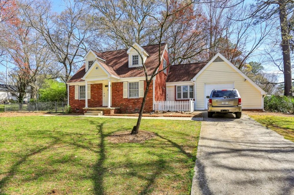 1659 Spruce Vly Dr, Decatur GA exterior