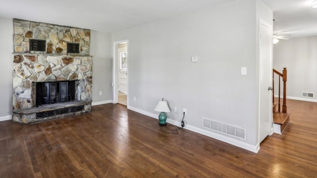 1659 Spruce Vly Dr, Decatur GA exterior