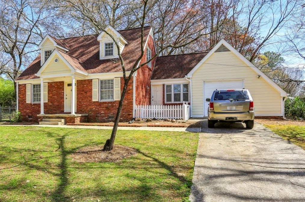 1659 Spruce Vly Dr, Decatur GA exterior