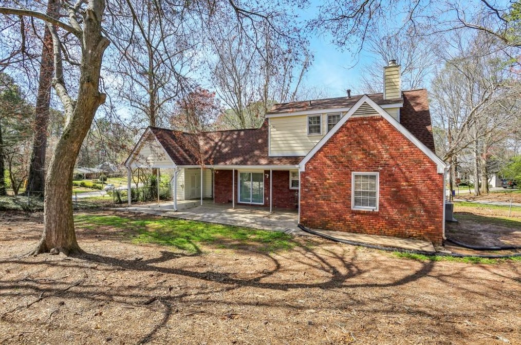 1659 Spruce Vly Dr, Decatur GA exterior