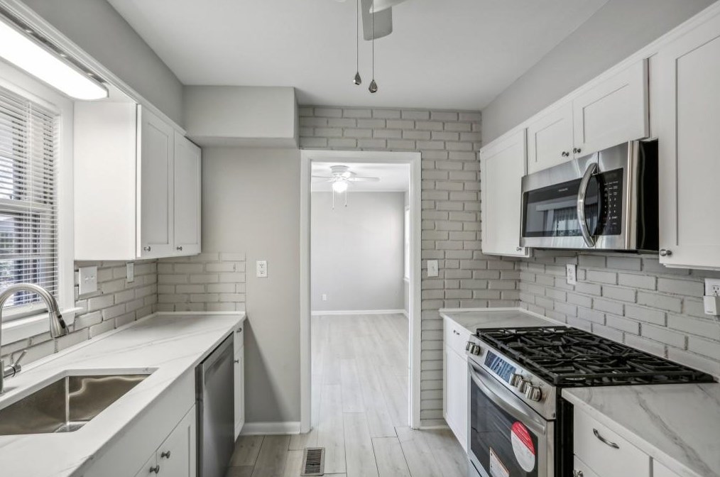 1659 Spruce Vly Dr, Decatur GA exterior