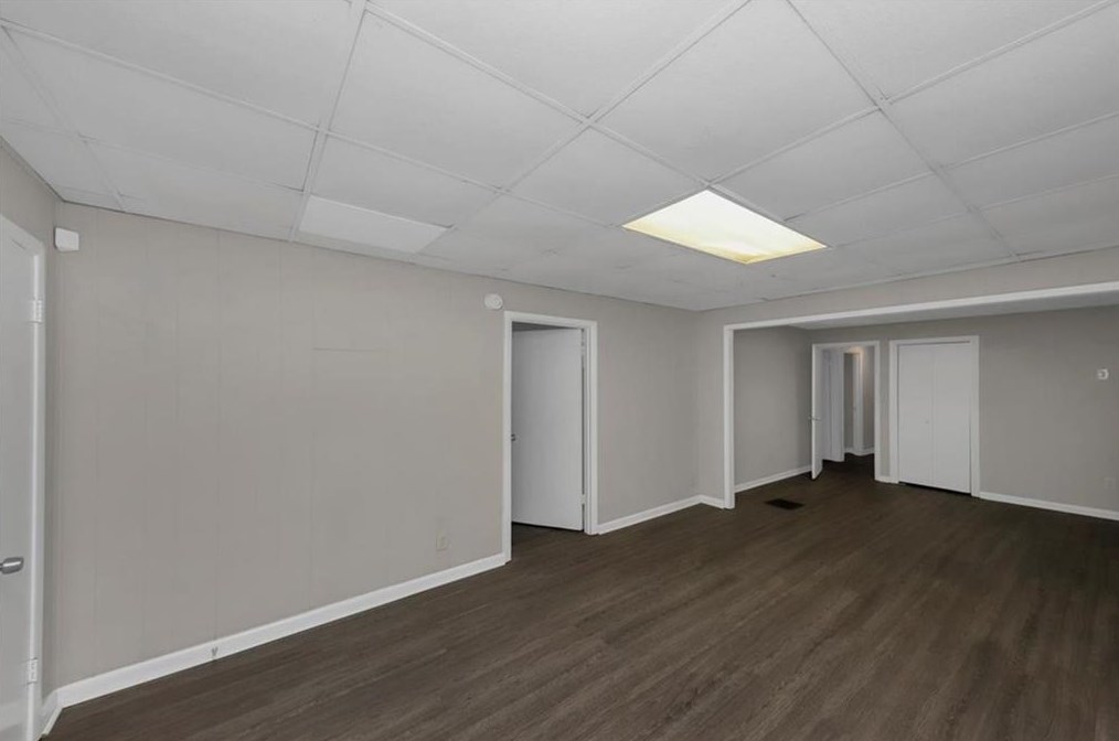 2592 Baker Rd, Atlanta GA 30318-6170 exterior