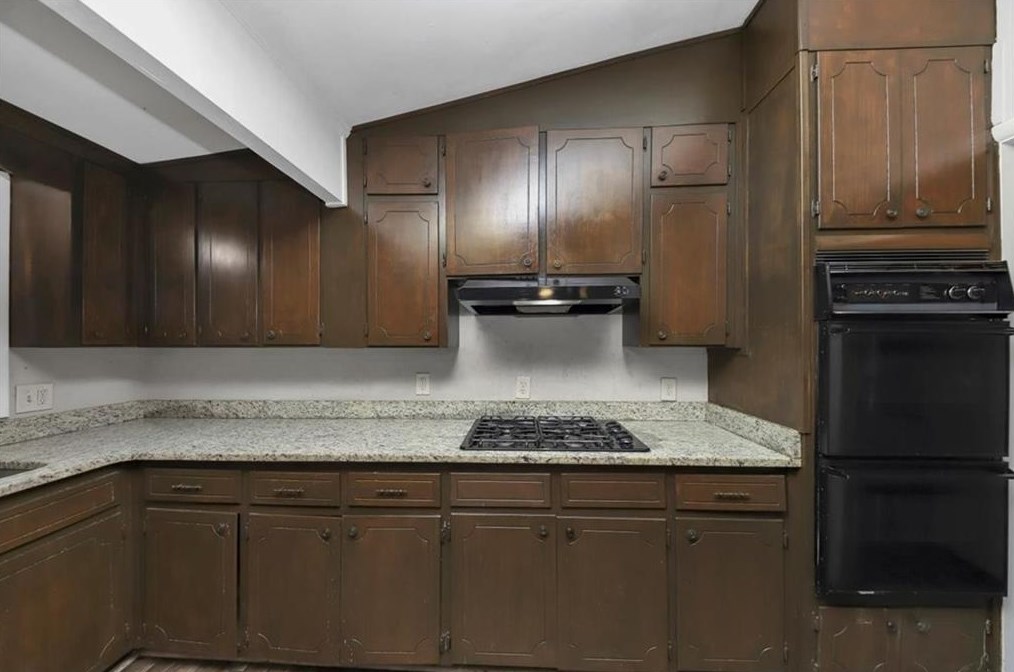 2592 Baker Rd, Atlanta GA 30318-6170 exterior