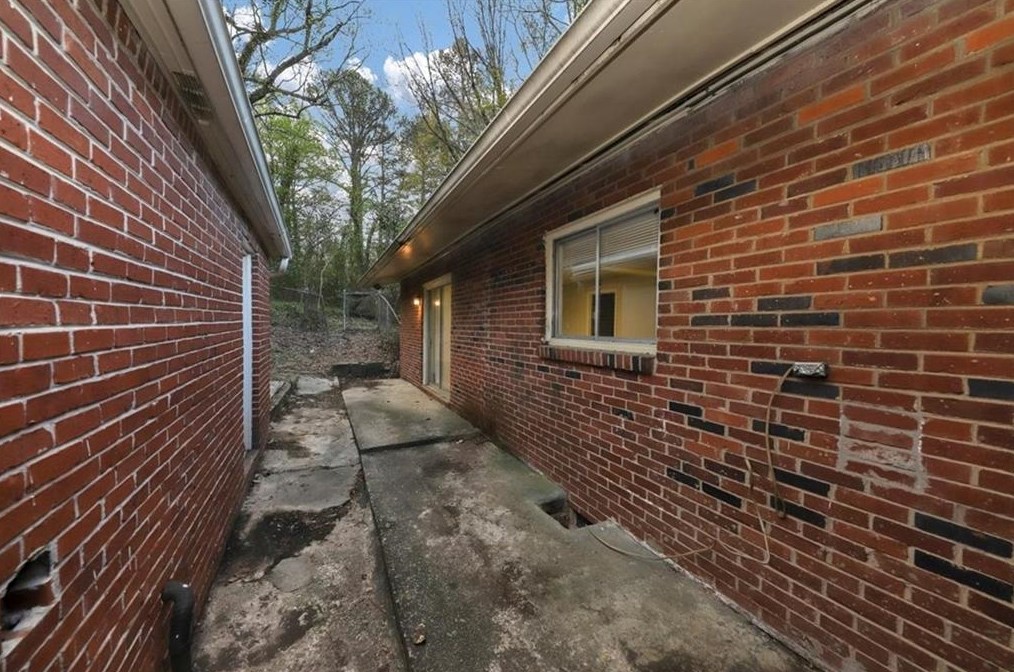 2592 Baker Rd, Atlanta GA 30318-6170 exterior