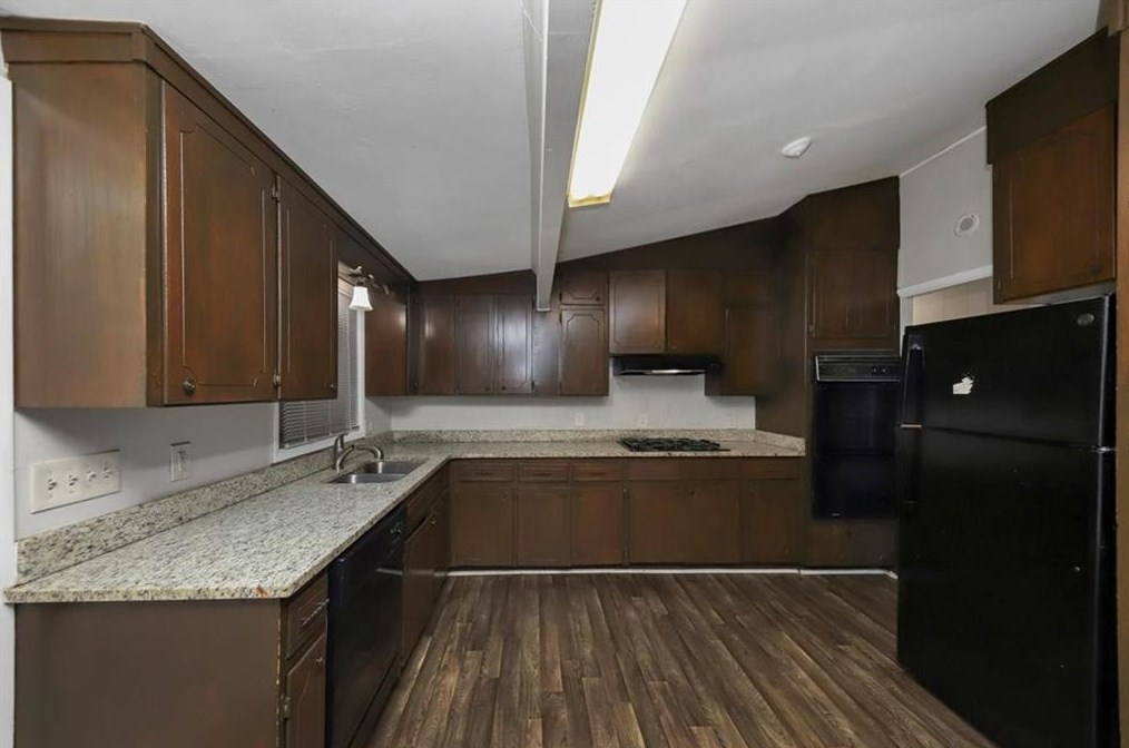 2592 Baker Rd, Atlanta GA 30318-6170 exterior