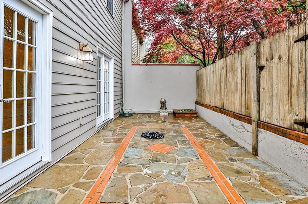 218 Forkner Dr, Decatur GA  30030-1613 exterior