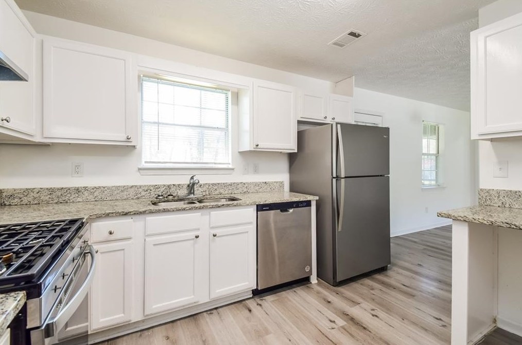 110 Pinehurst Dr, Stockbridge GA  30281-3842 exterior