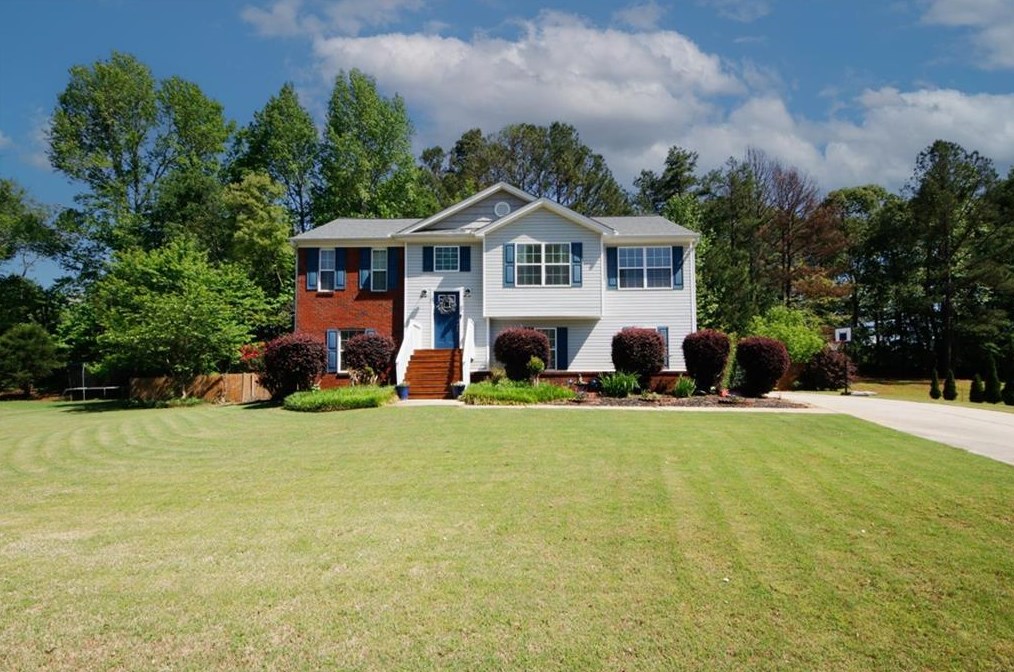 1080 Gage Dr, Winder, GA 30680