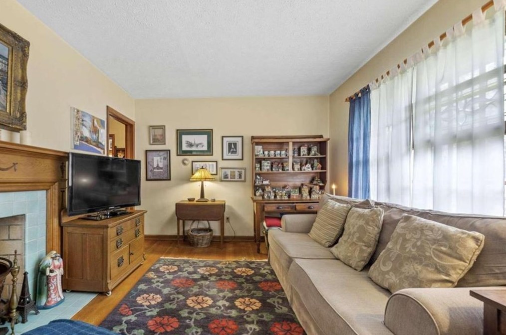 2437 Woodland Cir, Atlanta GA  30344-2735 exterior