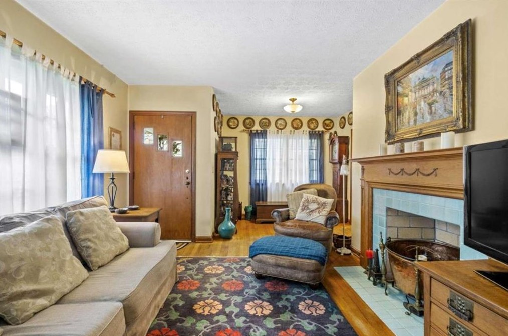 2437 Woodland Cir, Atlanta GA  30344-2735 exterior