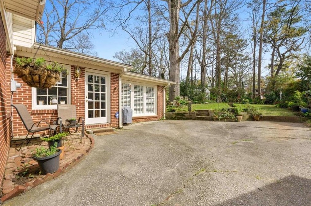 2437 Woodland Cir, Atlanta GA  30344-2735 exterior