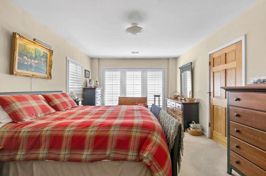 2437 Woodland Cir, Atlanta GA  30344-2735 exterior