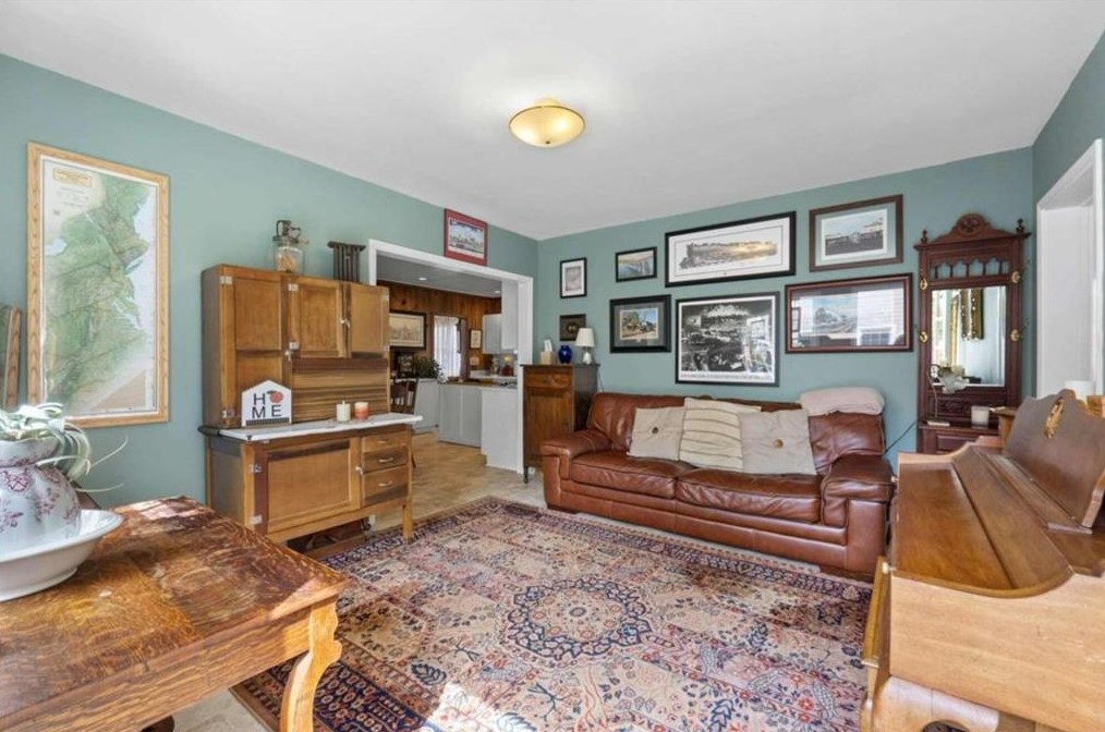 2437 Woodland Cir, Atlanta GA  30344-2735 exterior