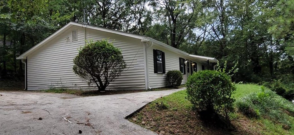 2888 Parrott Ave, Atlanta, GA 30318-1052