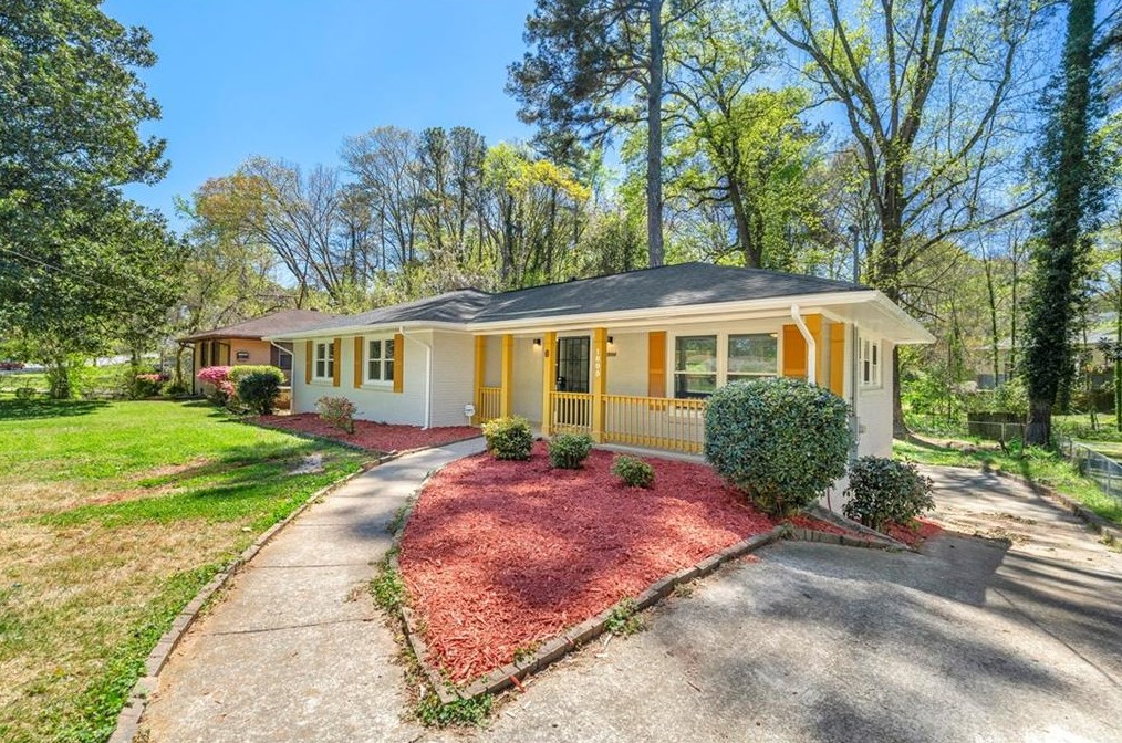 1805 Brewer Blvd, Atlanta, GA 30310-4907