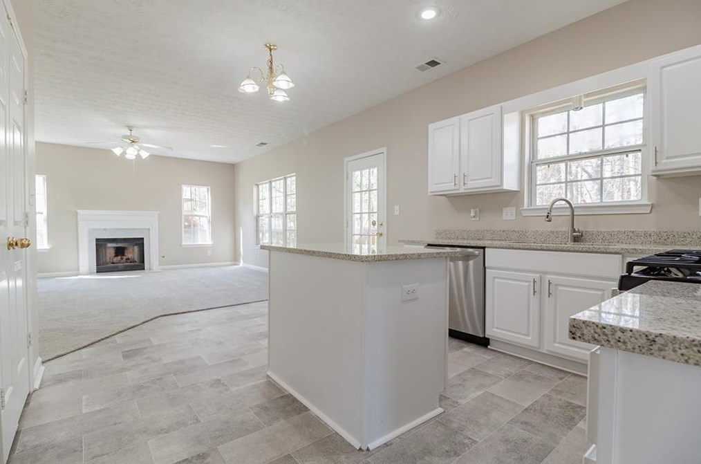 6046 Shadow Lake Vw, Lithonia, GA 30058-3175