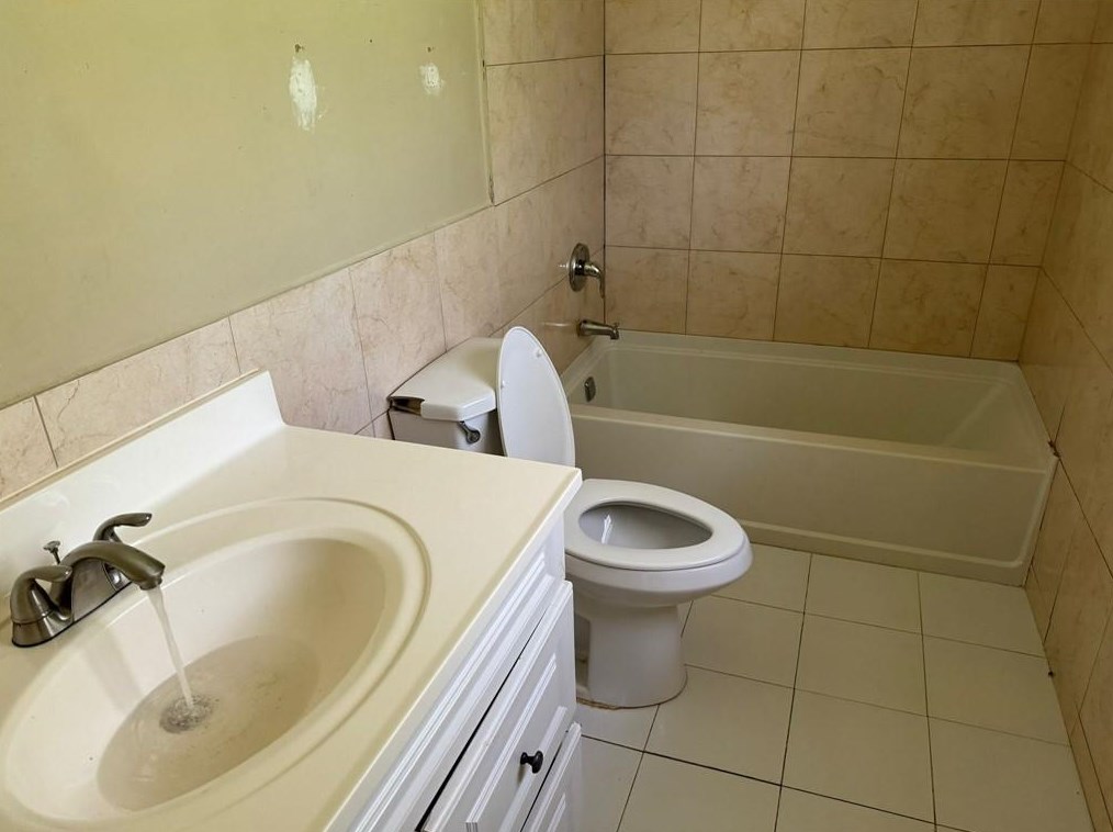 2806 Oxford Dr, Decatur GA 30034-1049 exterior