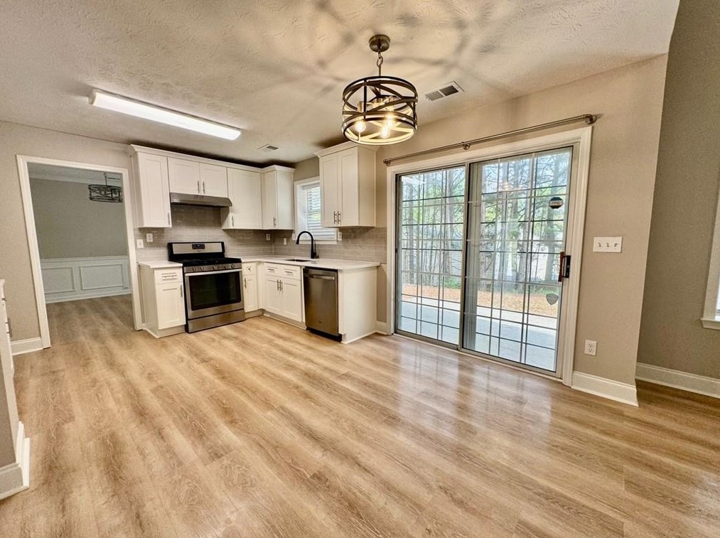 3295 Northcliff Dr, Suwanee GA  30024-7103 exterior