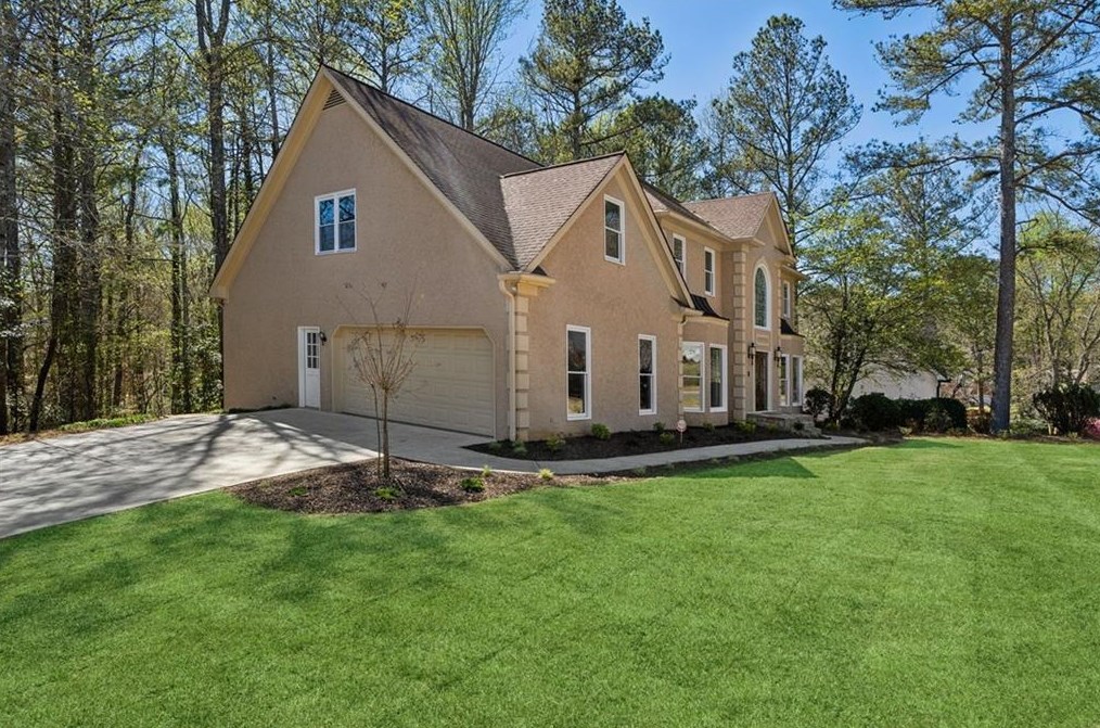 425 Holly Stream Trl, Roswell, GA 30075-1848