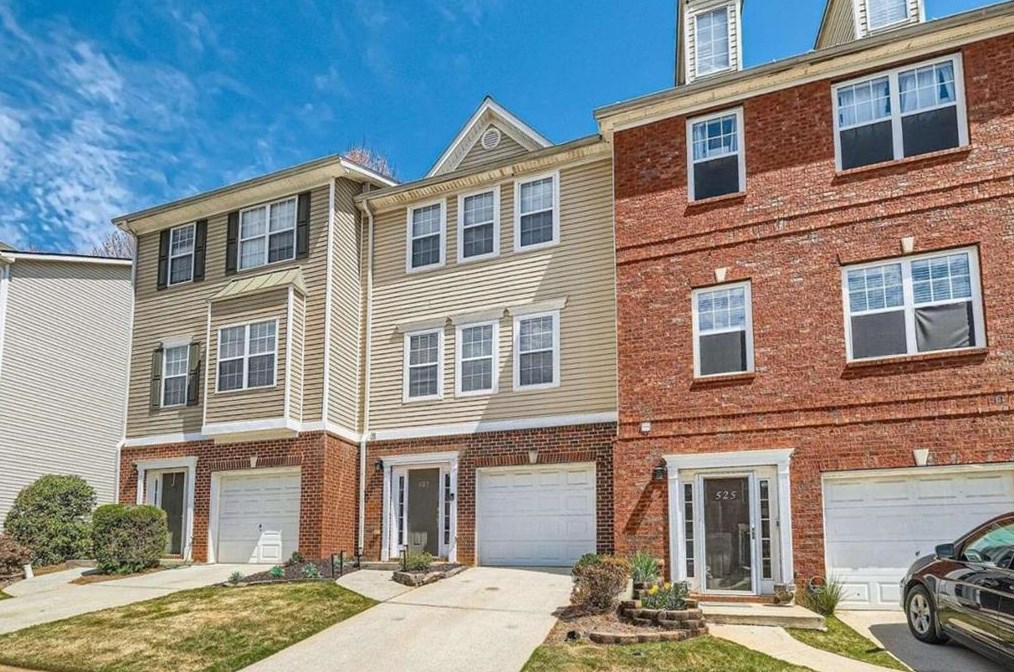 527 Lantern Wood Dr, Scottdale, GA 30079