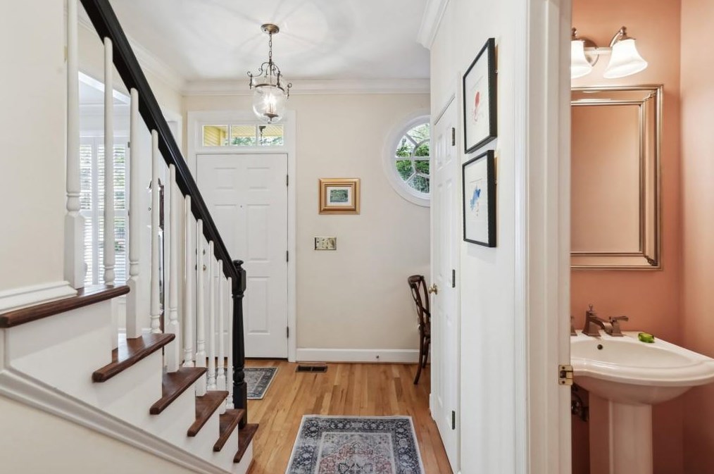 1189 Vlg Cv, Atlanta GA 30319-5308 exterior