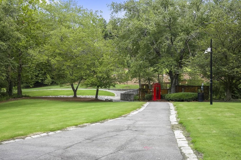 1189 Vlg Cv, Atlanta GA 30319-5308 exterior