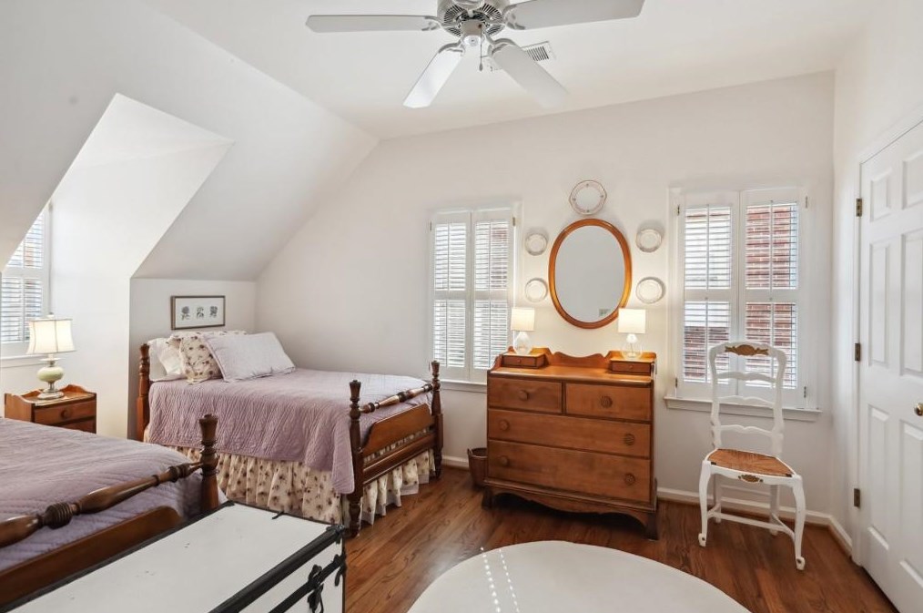 1189 Vlg Cv, Atlanta GA 30319-5308 exterior