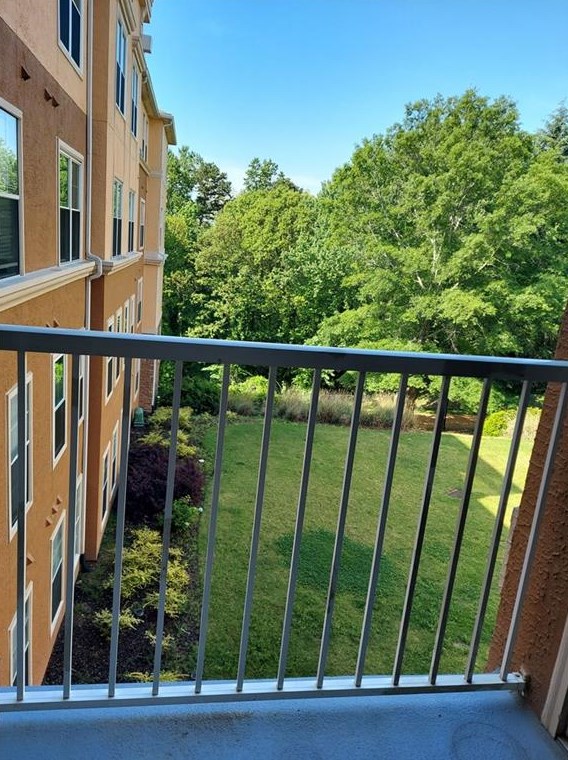 10 Perimeter Summit Blvd, Atlanta GA  30319-1496 exterior