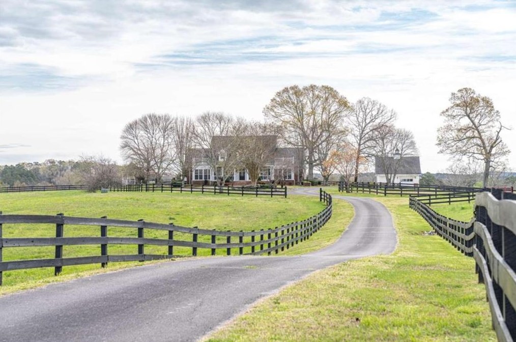 5642 Martha Berry Hwy, Armuchee, GA 30105