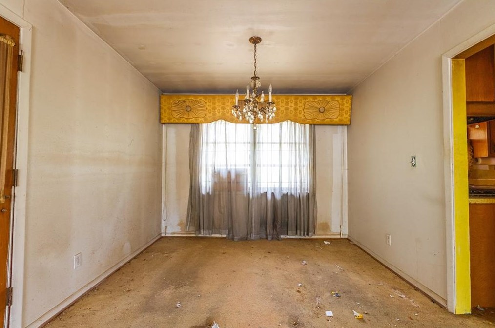 2777 Collier Dr, Atlanta GA  30318-7265 exterior
