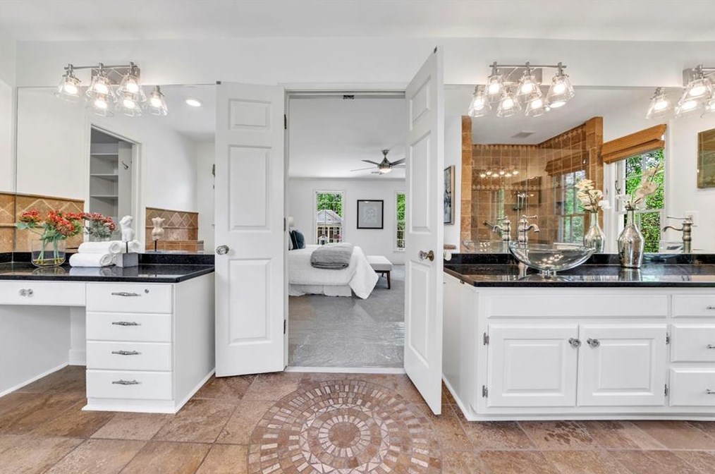 1635 Lazy River Ln, Atlanta GA  30350-3523 exterior