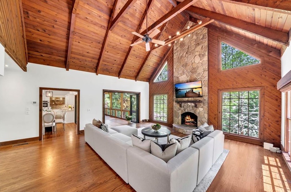 1635 Lazy River Ln, Atlanta GA  30350-3523 exterior