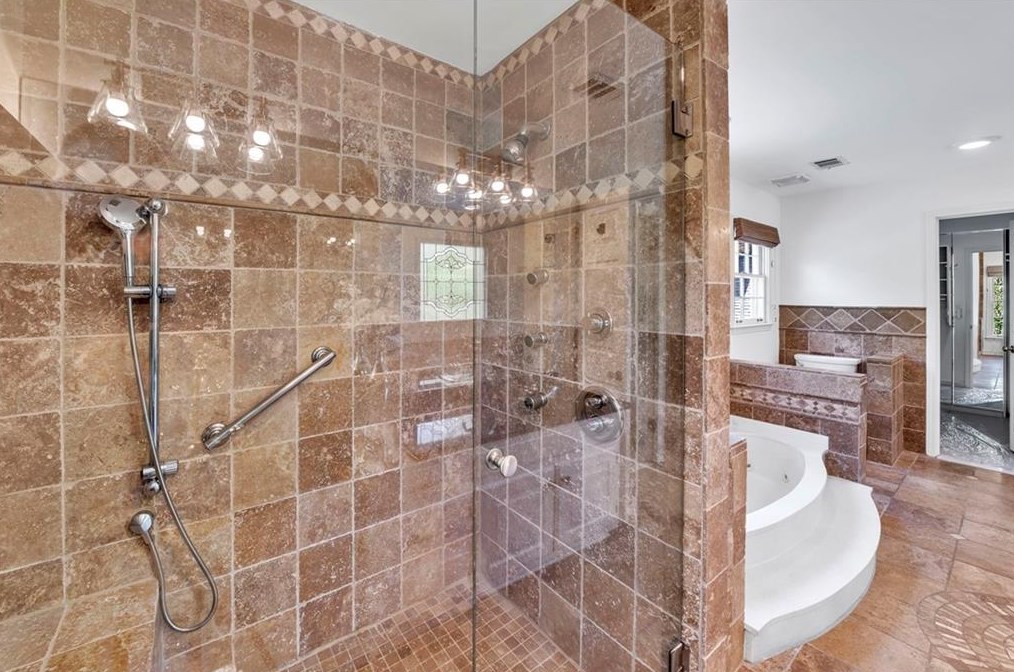 1635 Lazy River Ln, Atlanta GA  30350-3523 exterior