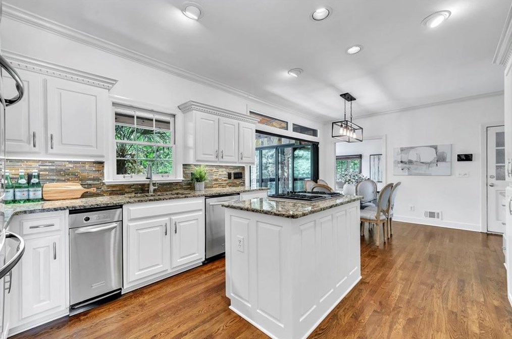 1635 Lazy River Ln, Atlanta GA  30350-3523 exterior