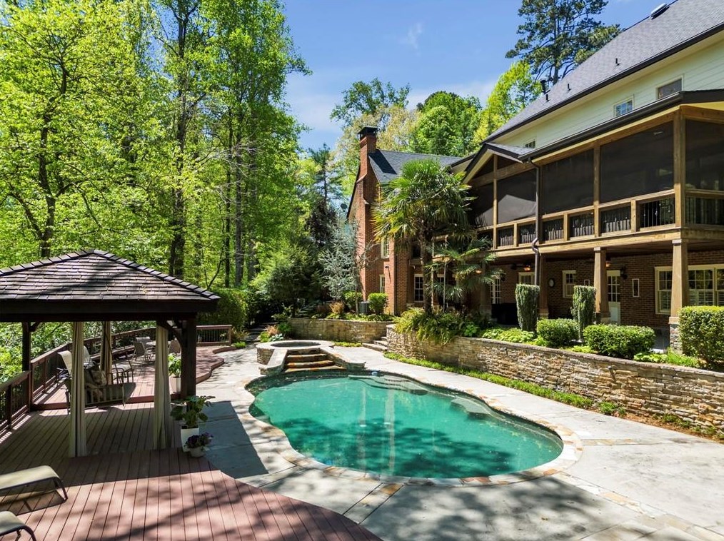 1635 Lazy River Ln, Atlanta GA  30350-3523 exterior