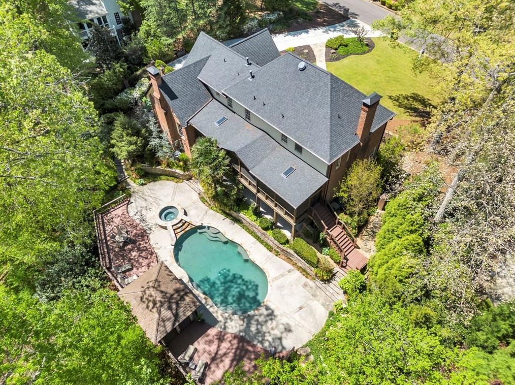 1635 Lazy River Ln, Atlanta GA  30350-3523 exterior