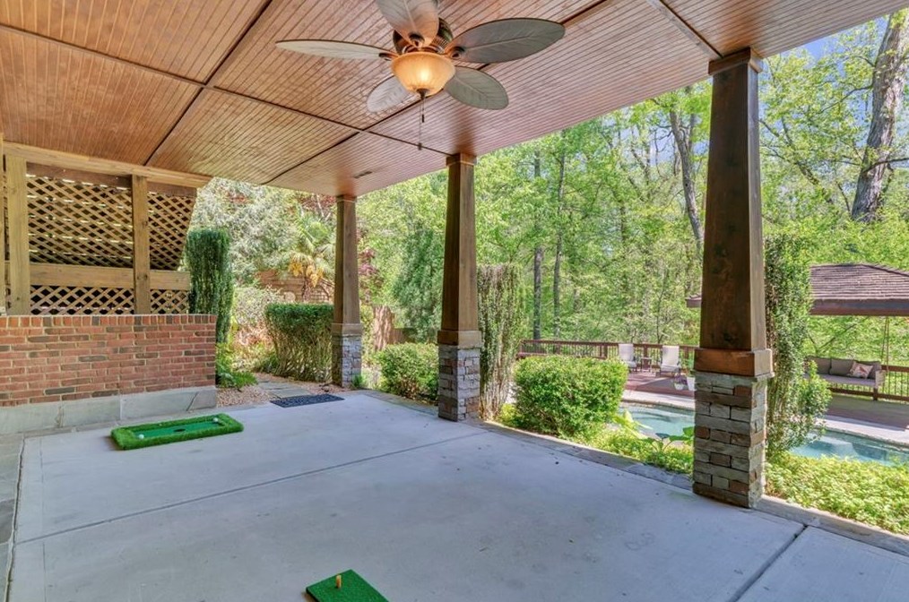 1635 Lazy River Ln, Atlanta GA  30350-3523 exterior