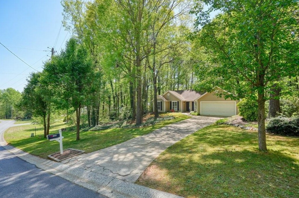1298 Morgan Rd, Holly Springs, GA 30115