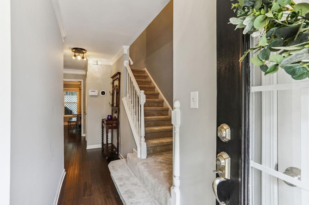 228 Peachtree Hollow Ct, Atlanta GA  30328-1643 exterior