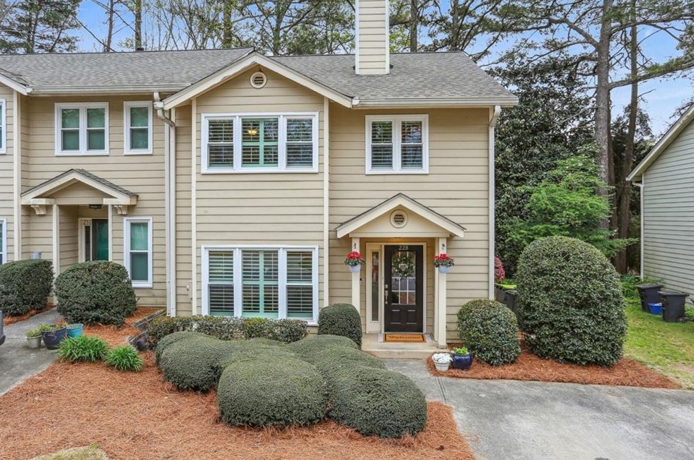 228 Peachtree Hollow Ct, Atlanta GA  30328-1643 exterior