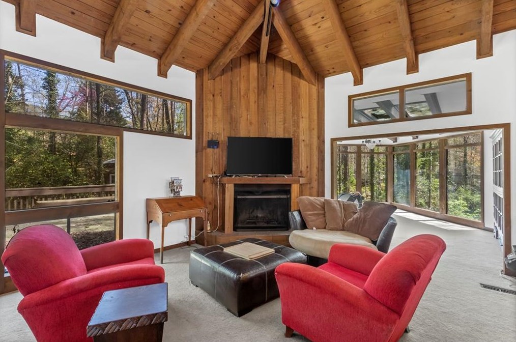 132 Lakeshore Dr, Marietta, GA 30067-4116