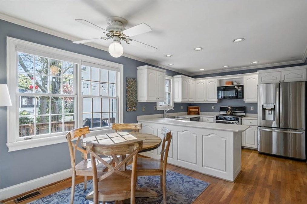 2601 Brookwood Dr, Atlanta GA  30305-3752 exterior