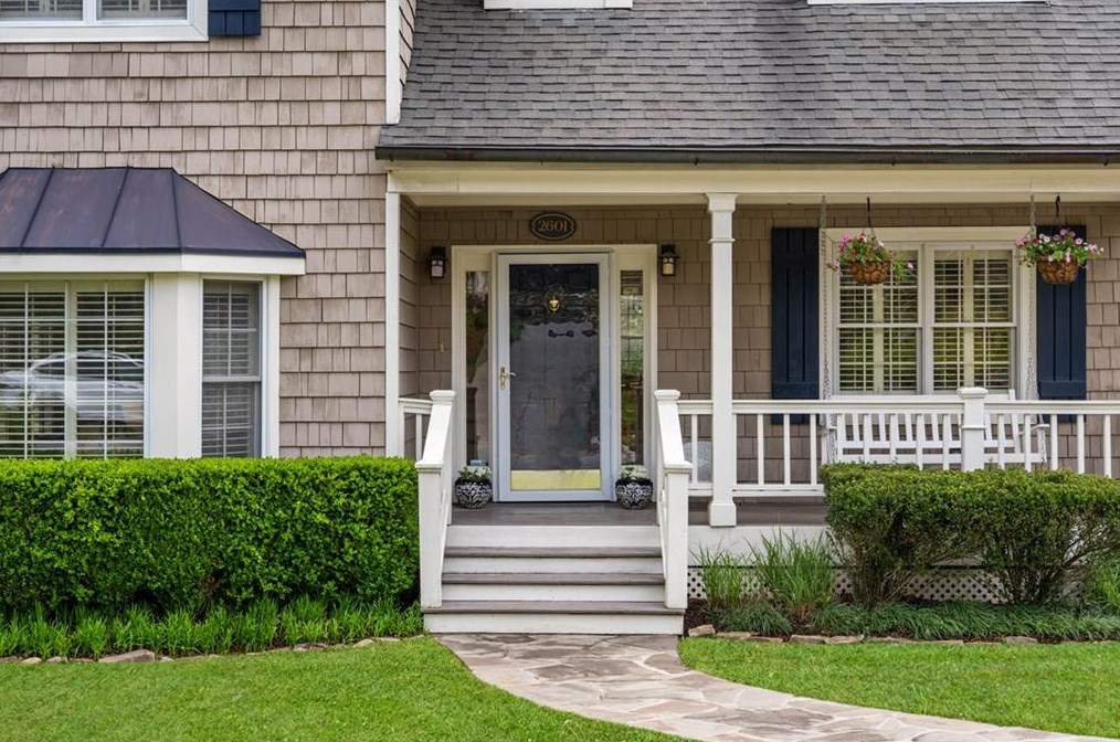 2601 Brookwood Dr, Atlanta GA  30305-3752 exterior