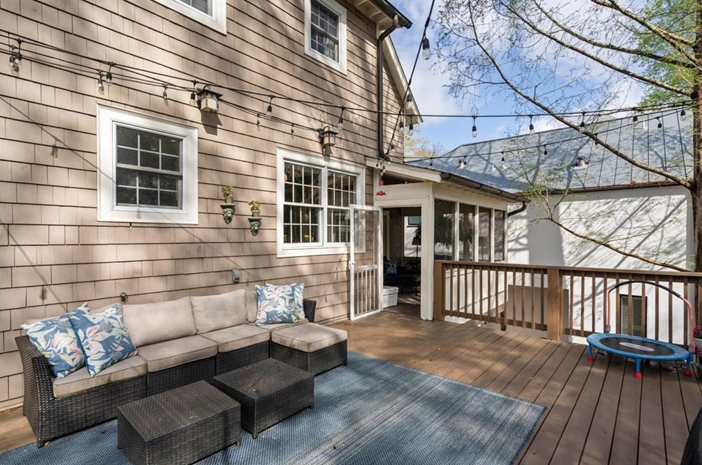 2601 Brookwood Dr, Atlanta GA  30305-3752 exterior