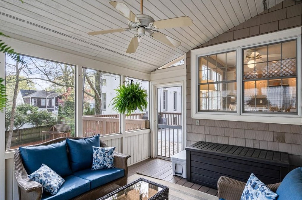 2601 Brookwood Dr, Atlanta GA  30305-3752 exterior