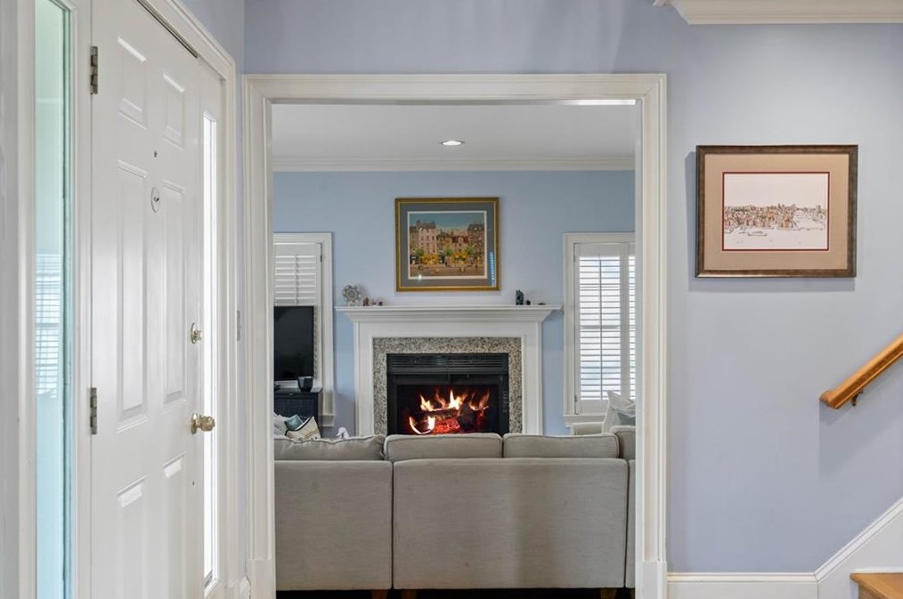 2601 Brookwood Dr, Atlanta GA  30305-3752 exterior
