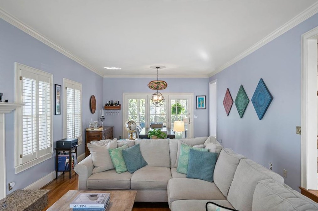 2601 Brookwood Dr, Atlanta GA  30305-3752 exterior