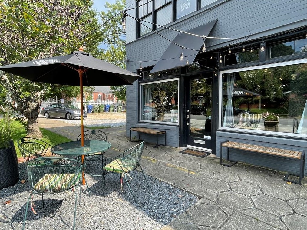 2027 Oakview Rd, Atlanta GA  30317-2507 exterior